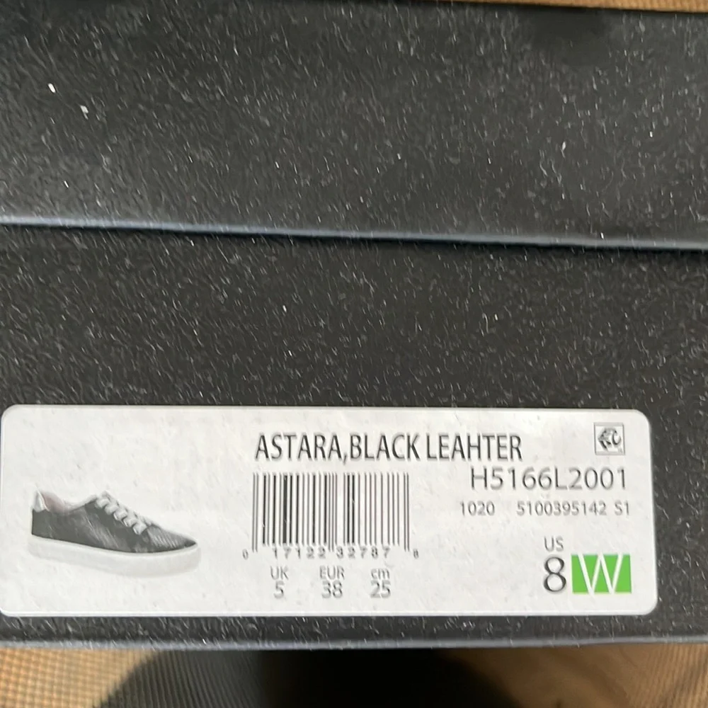 Brand new! Never worn! In the box! Naturalizer 8W - Picture 5 of 5